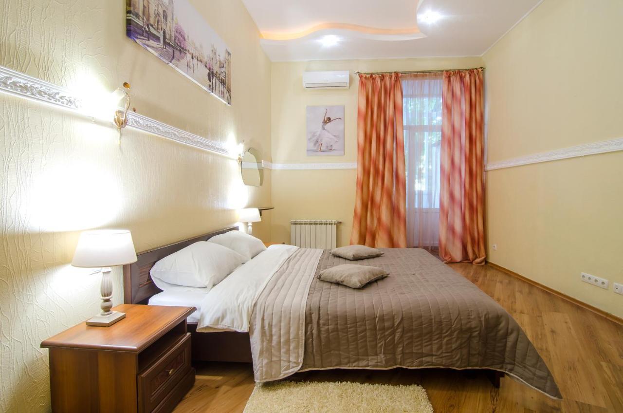 Apartment At Malaya Zhytomyrska 5 Kyiv Exterior photo