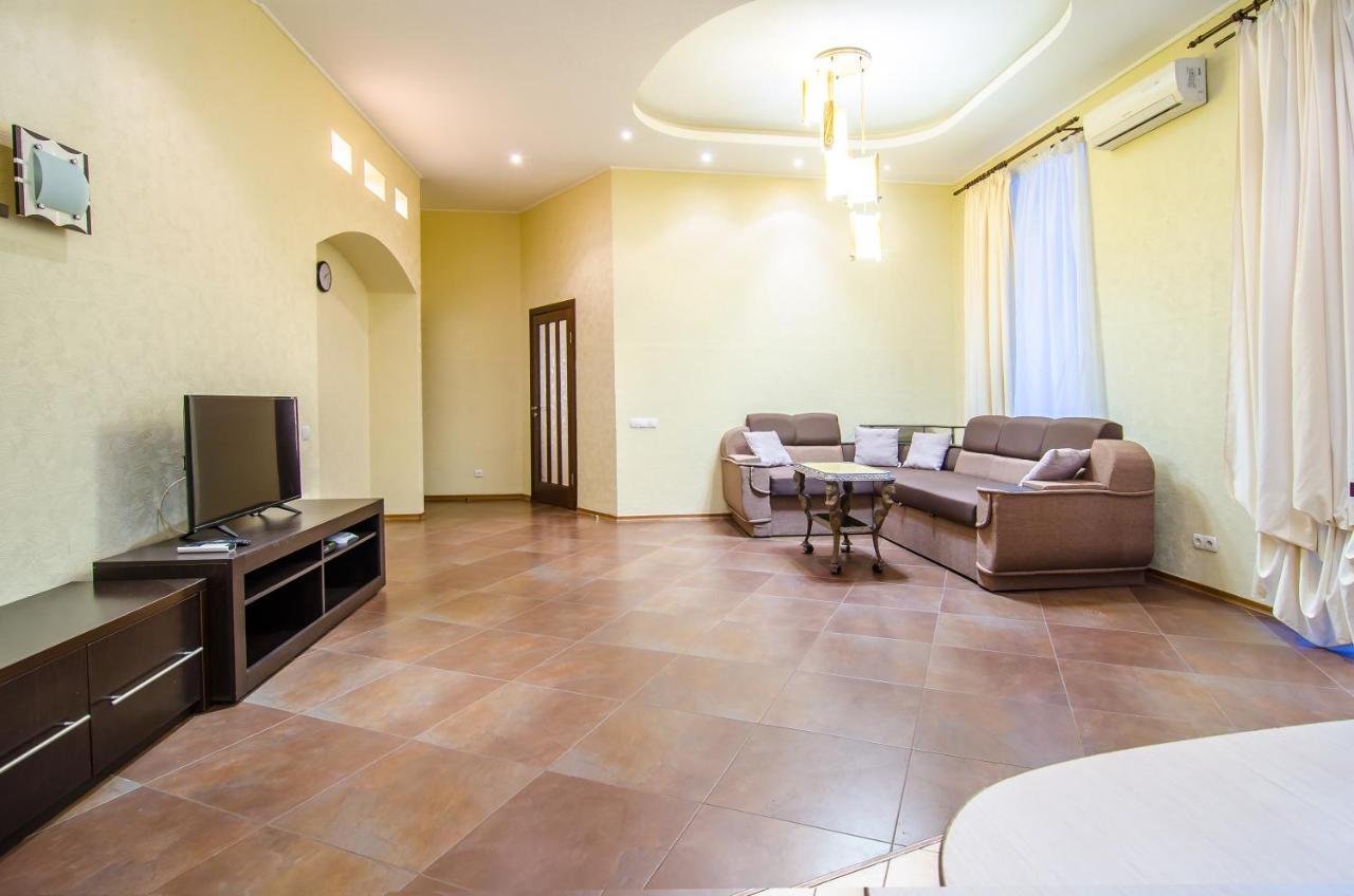 Apartment At Malaya Zhytomyrska 5 Kyiv Exterior photo